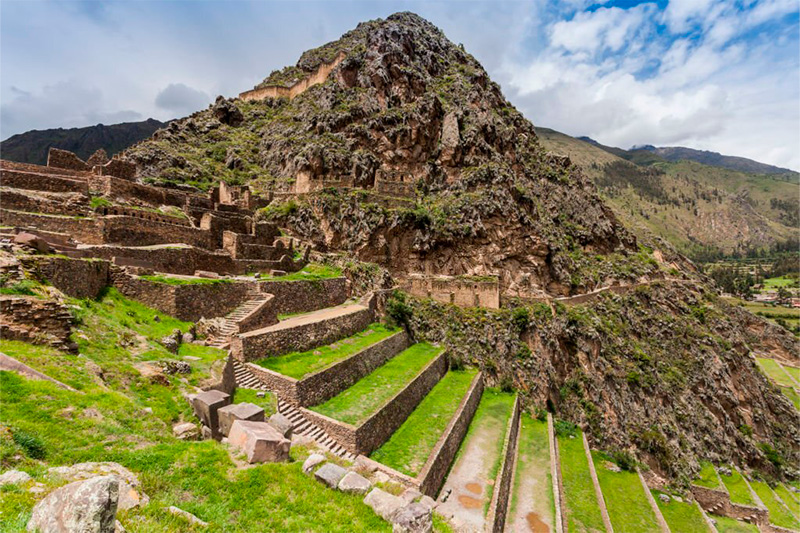Ollantaytambo-Sacred-Valley-and-Machu-Picchu-tour-2-Days.jpg