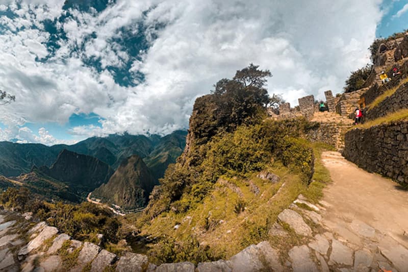 Trail leading from Machu Picchu toward the Sun Gate